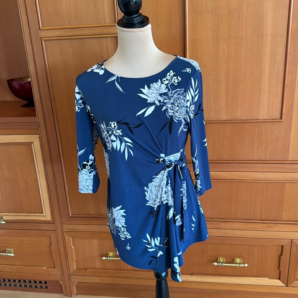 Gorgeous blue faux wrap top—brand tag missing
